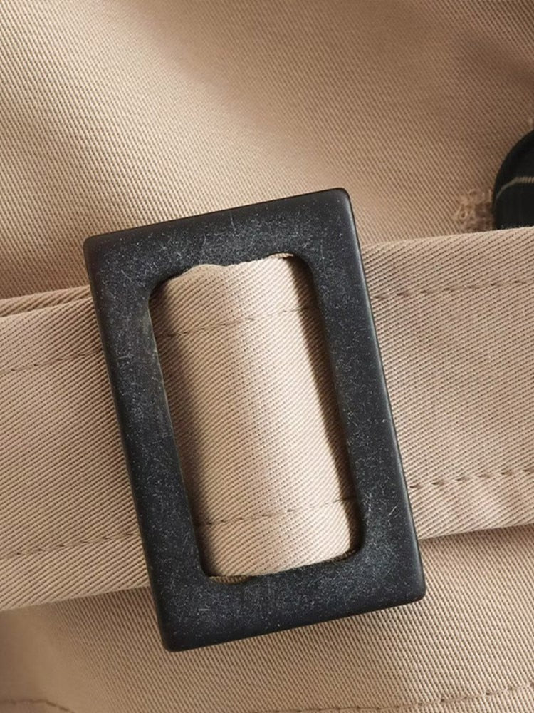 Trench court pour femme style cropped tendance et élégant