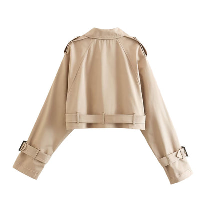 Trench court pour femme style chic urbain tendance