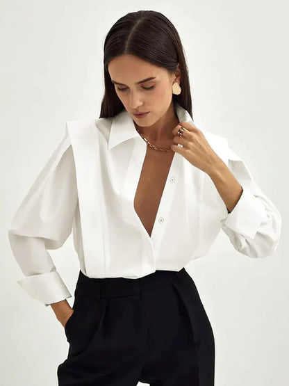 Chemise large au design épuré pour un look professionnel élégant
