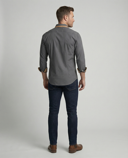 Chemise ajustée à manches longues au style contemporain