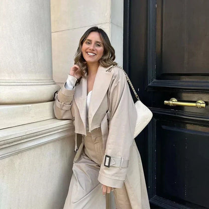 Trench court pour femme style chic urbain tendance