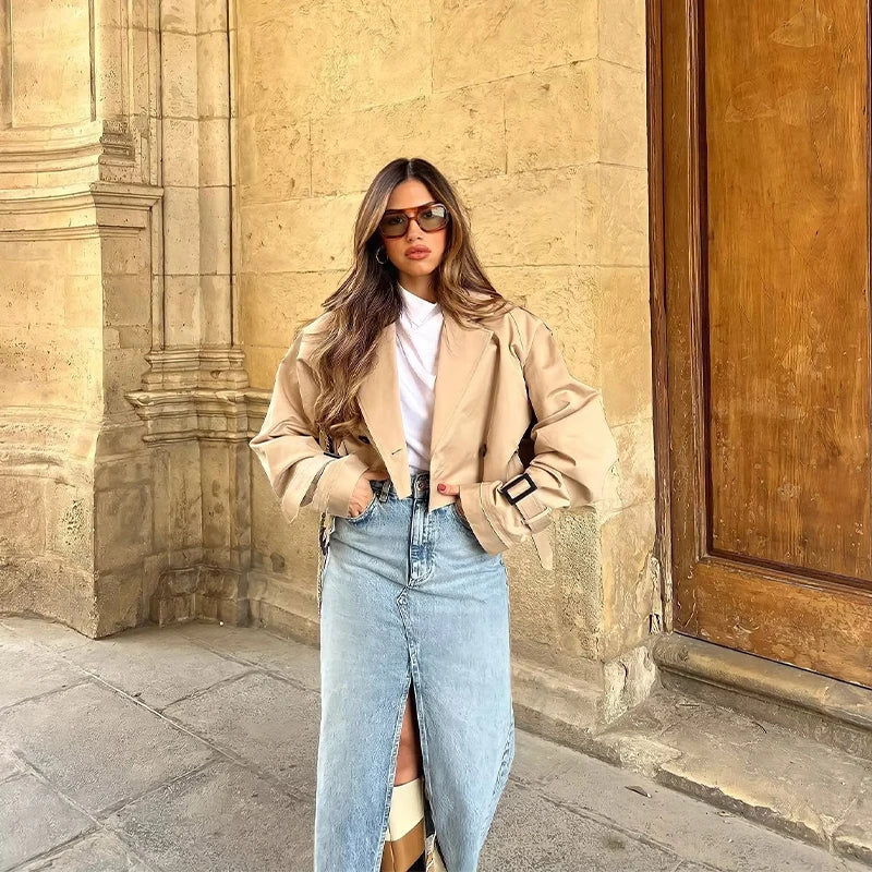 Trench court pour femme style chic urbain tendance