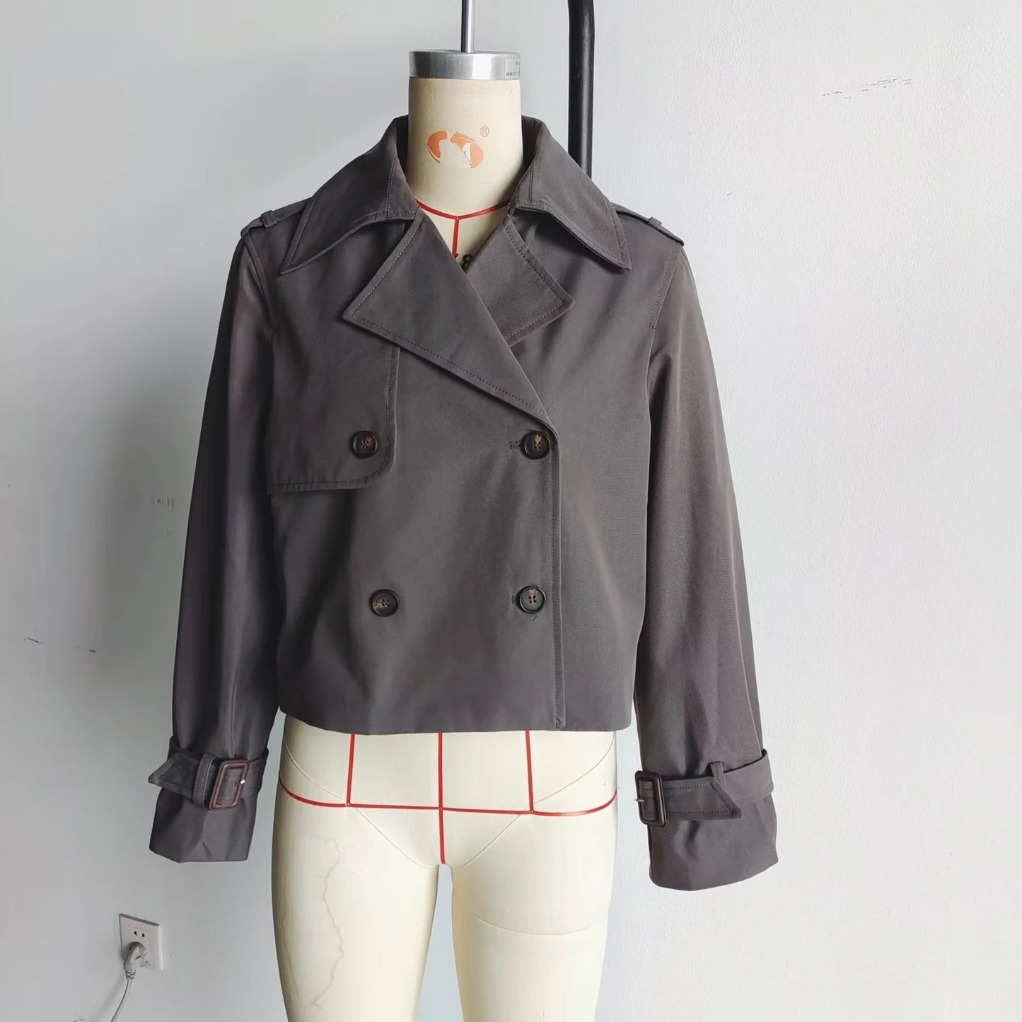 Manteau pour femmes court double boutonnage manches réglables