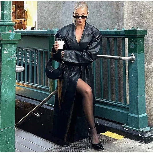 Trench long noir élégant pour femme tendance et chic
