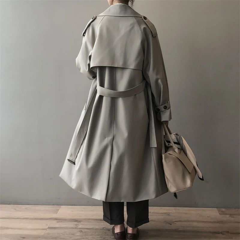 Trench long pour femme avec découpe au dos élégant et stylé
