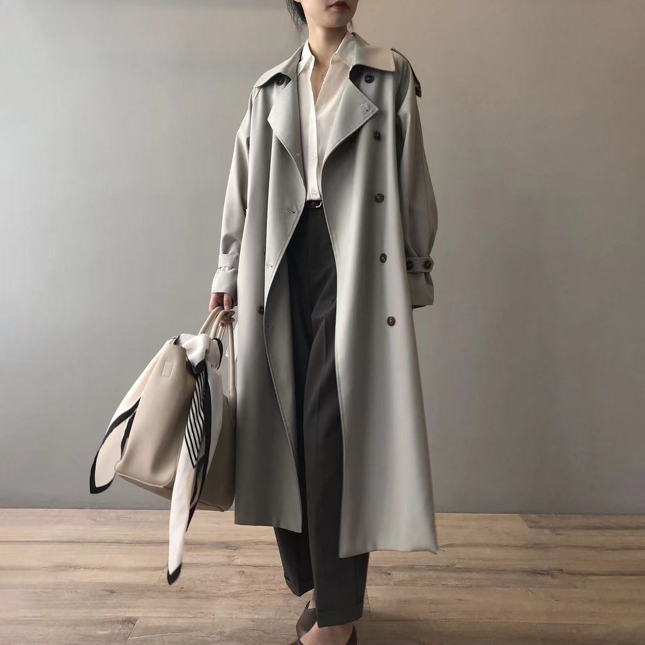 Trench long pour femme avec découpe au dos élégant et stylé