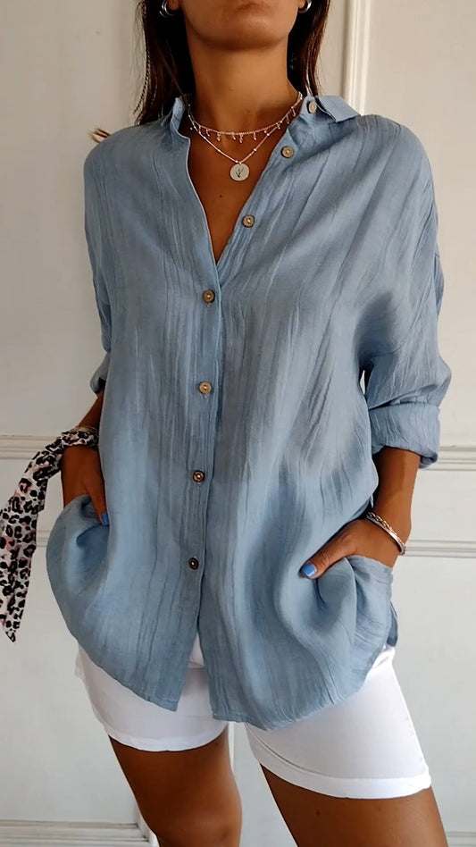 Chemise ample à manches retroussables et col traditionnel féminin
