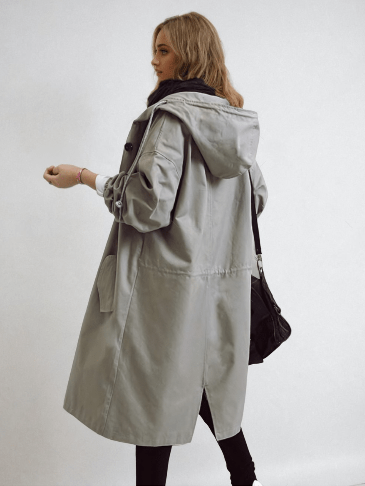 Manteau long chic avec capuche réglable pour un style moderne