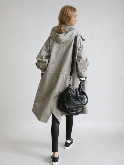 Manteau long chic avec capuche réglable pour un style moderne